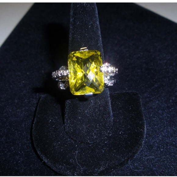 Park Lane Jewelry - Park Lane Retired POSH Yellow Gemstone Ring with Silver Tone Size 6 NWT